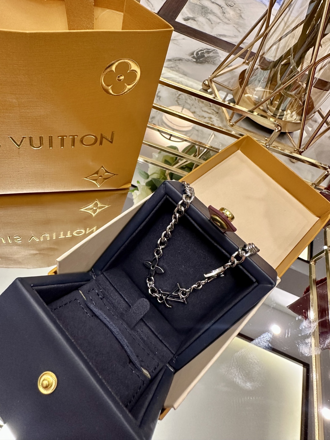 LV jewelry model 56